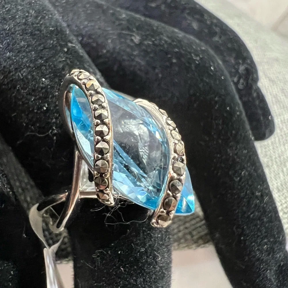 Sterling Silver With Light Blue Topaz Stone Beautiful Ring With Stunnin☑️